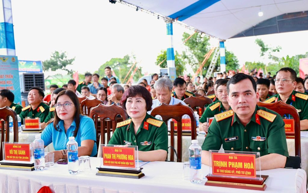 ại tá Trịnh Phạm Hòa, Bí thư Đảng ủy, Phó tư lệnh Binh đoàn 16 dự và chỉ đạo hội thi.
