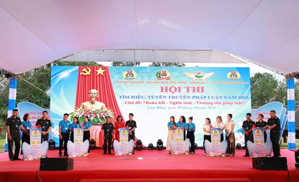 Hội thi tìm hiểu, tuyên truyền pháp luật năm 2026 với chủ đề “Đoàn kết - nghĩa tình - thượng tôn pháp luật” tại xã Quảng Tân, tỉnh Lâm Đồng, do Binh đoàn 16 chủ trì, phối hợp với Ban Công đoàn Quốc phòng, Liên đoàn Lao động TP Đồng Nai và Liên đoàn Lao động tỉnh Lâm Đồng tổ chức